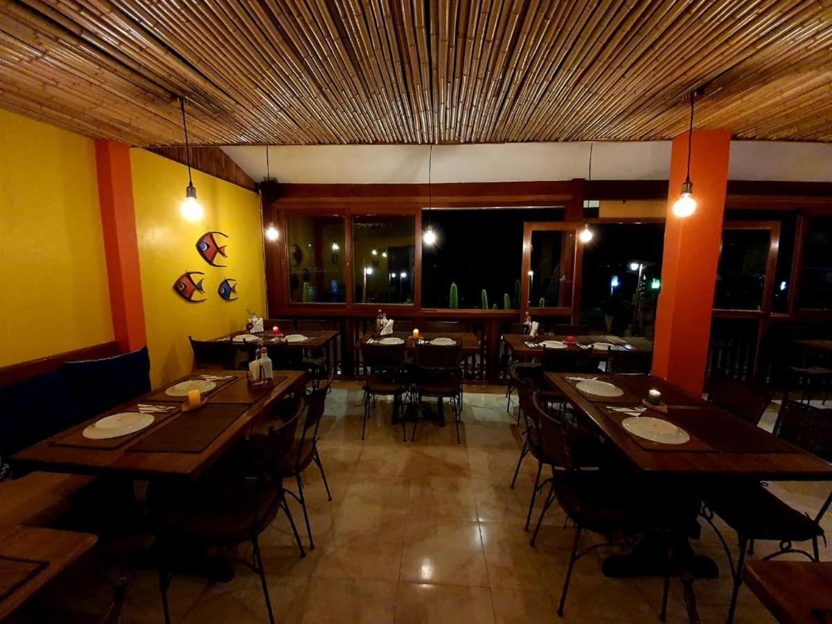 Pousada E Restaurante O Pescador Abraão Buitenkant foto